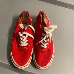 KIDS UNISEX LEVIS RED SNEAKERS SIZE 5